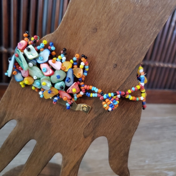 Colorful Shell and Bead Bracelet - Picture 3 of 4